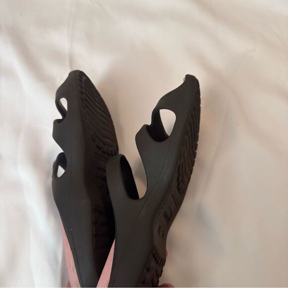 CROCS Women's Sandals in Pink and Brown - Picture 14 of 15